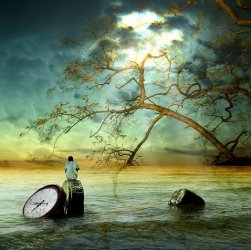 Escena con un reloj sumergido en el agua, se ve a una persona sobre una roca que tambin est en el agua. El cielo est oculto entre unas nubes grises entre las que se filtra un rayo de luz