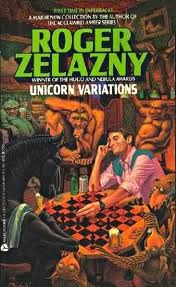 Portada del libro. Se ve a un hombre jugando al ajedrez con un unicornio. Estn rodeados de otros animales.