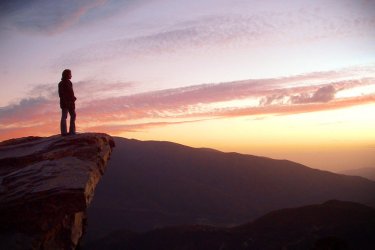 Vista desde lo alto de una montaa, al atardecer