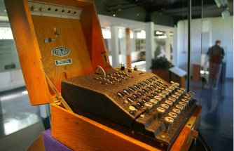 Máquina enigma en un museo