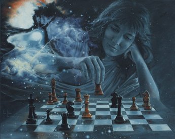 Mujer moviendo las piezas en un tablero de ajedrez. La escena se desarrolla superpuesta entre las estrellas