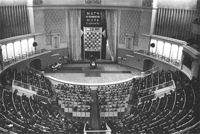 Gigantesca sala de juego de uno de los campeonatos del mnundo de Mosc