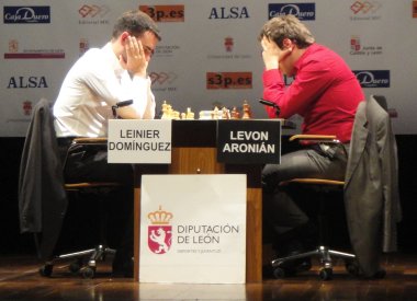 Lenier, con blancas, Aronian con negras