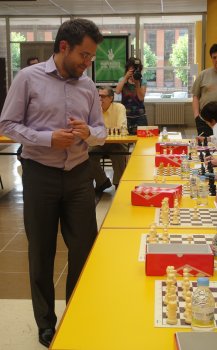 Aronian comenzando las simultneas